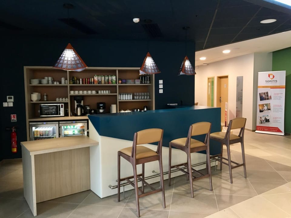 Lounge or bar, Breakfast