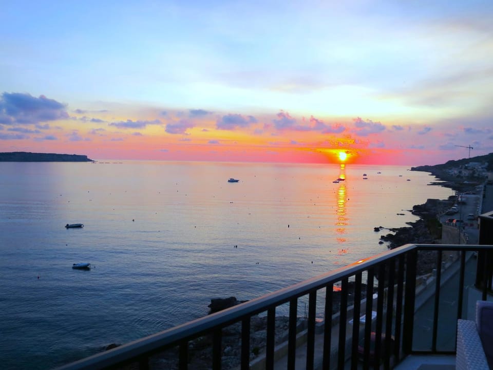 Balcony/Terrace, Seating area, Sea view, Sunrise