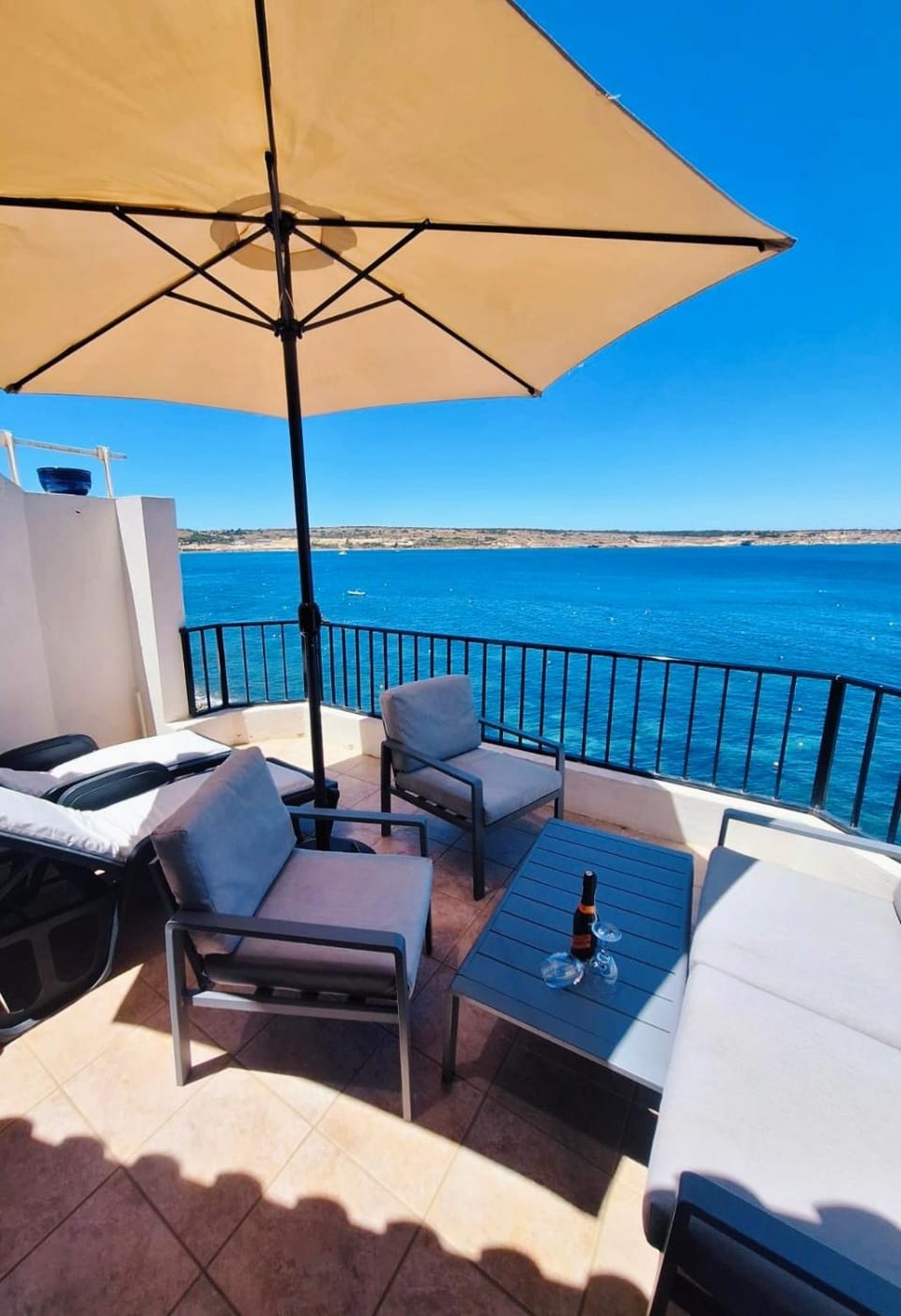 Day, Natural landscape, View (from property/room), Balcony/Terrace, Seating area, Sea view, sunbed