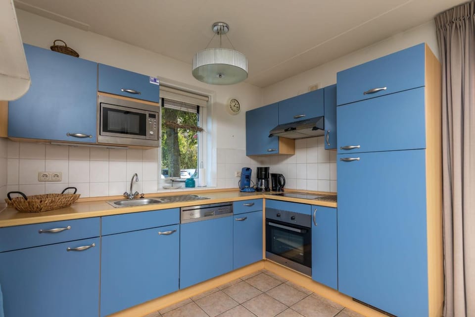 Villa-Meerchen-Villa-mit-ueberdachter-Terrasse-800m-vom-Strand-entfernt Villa in Kamperland