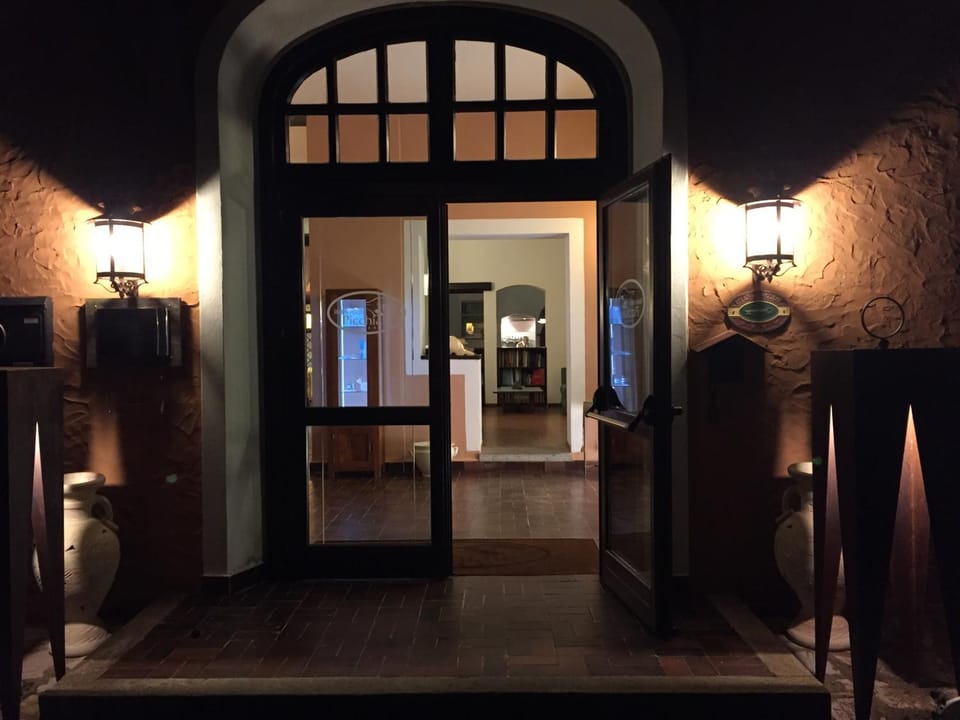 Facade/entrance