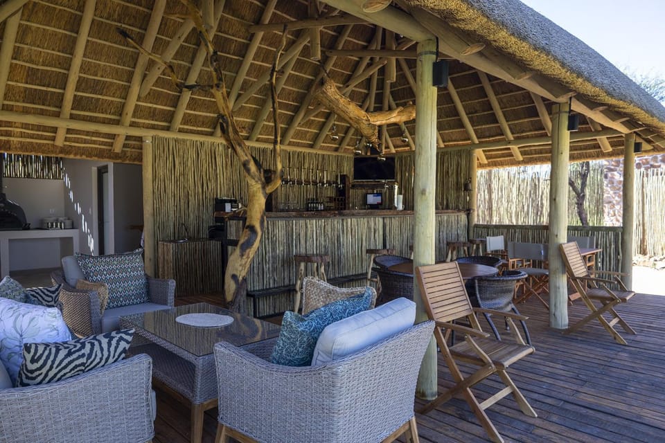 Restaurant/places to eat, Lounge or bar