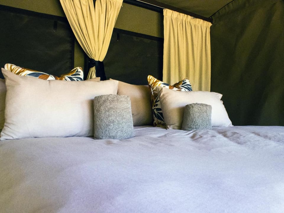 Bed, Decorative detail, Bedroom