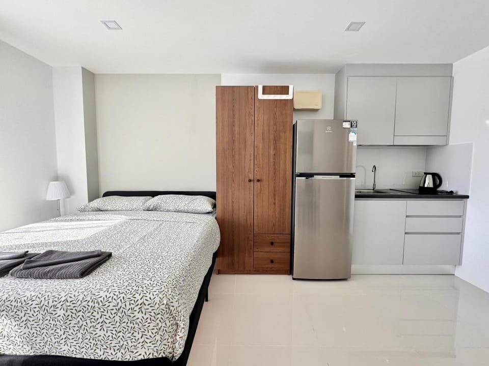 Bed, Kitchen or kitchenette, Photo of the whole room, Bedroom, wardrobe