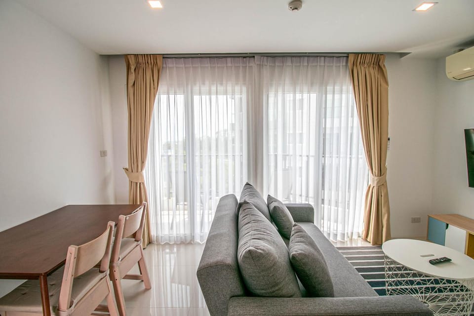 TV and multimedia, Living room, Photo of the whole room, Seating area, Dining area, air conditioner