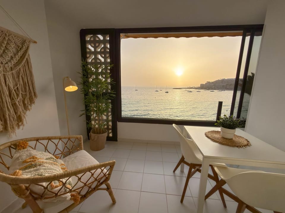 Doñana Beachfront Ocean View Sunset Balcony Apartment in Patalavaca