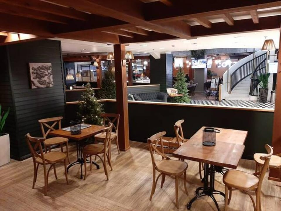 Lounge or bar, Lounge or bar