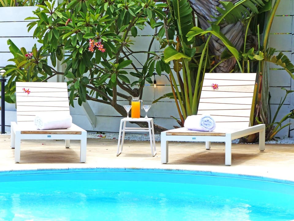 Patio, Pool view, Swimming pool, Swimming pool, Non alcoholic drinks