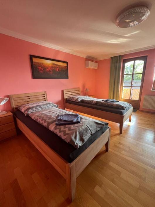 Bedroom, air conditioner