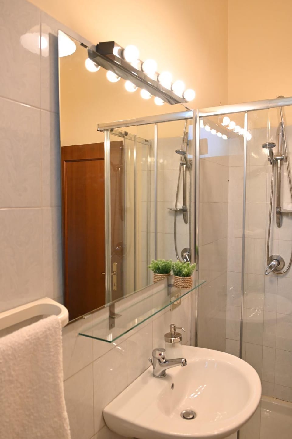 Shower, Bathroom, towels