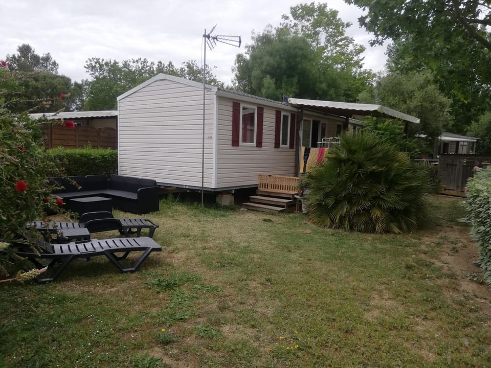 Grand mobil home 3 chambres deux sdb Vias plage La Carabasse Campground/ 
RV Resort in Vias