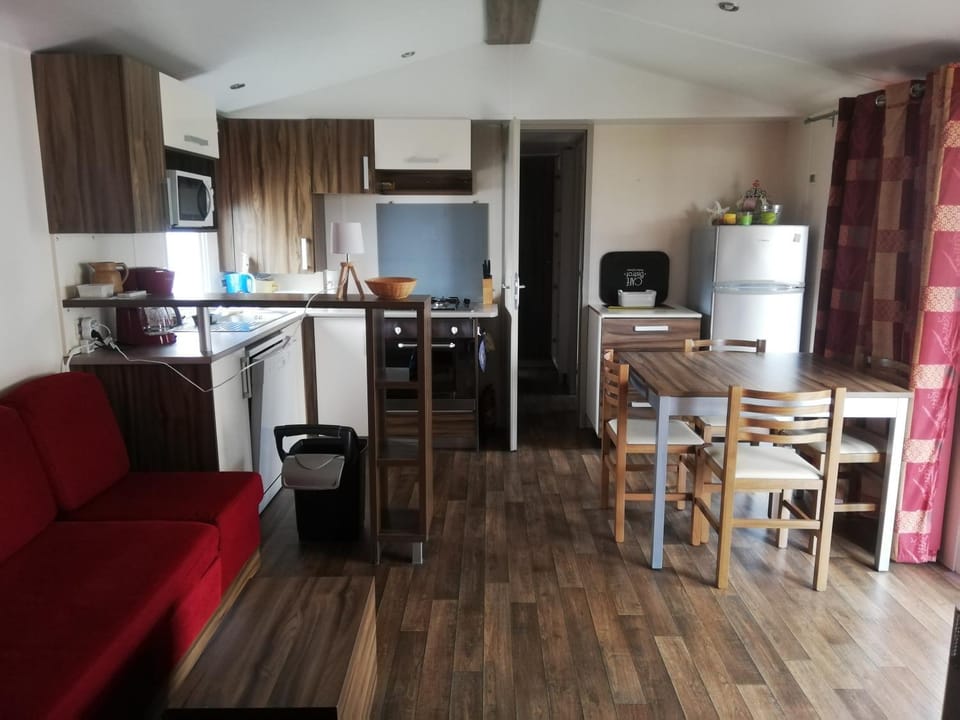 Grand mobil home 3 chambres deux sdb Vias plage La Carabasse Campground/ 
RV Resort in Vias