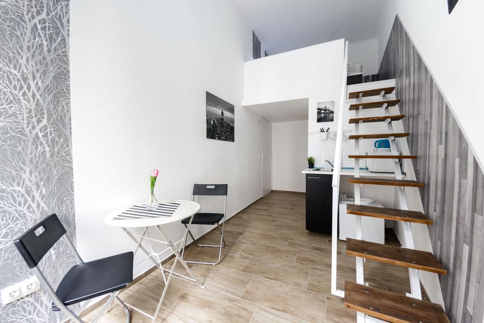 Kitchen or kitchenette, Living room