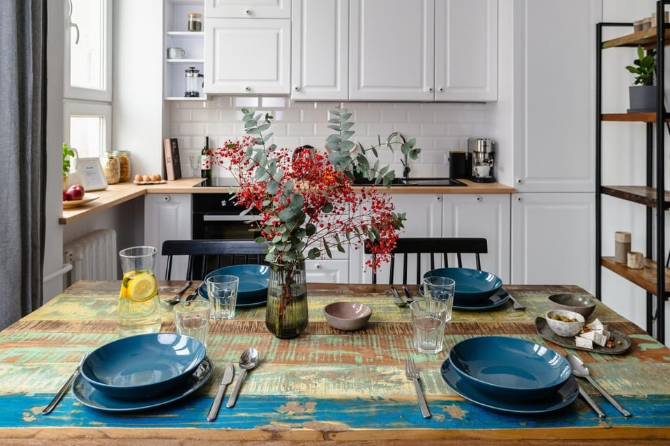 Kitchen or kitchenette, Dining area