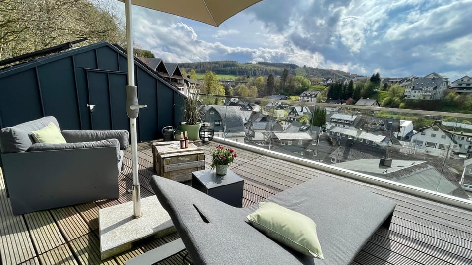 Natural landscape, View (from property/room), Balcony/Terrace, Seating area, Mountain view