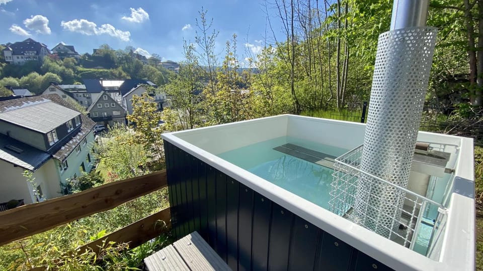 Swimming pool, Swimming pool