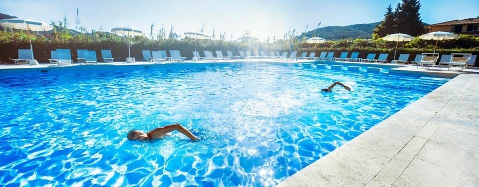 Day, People, Pool view, Swimming pool, sunbed