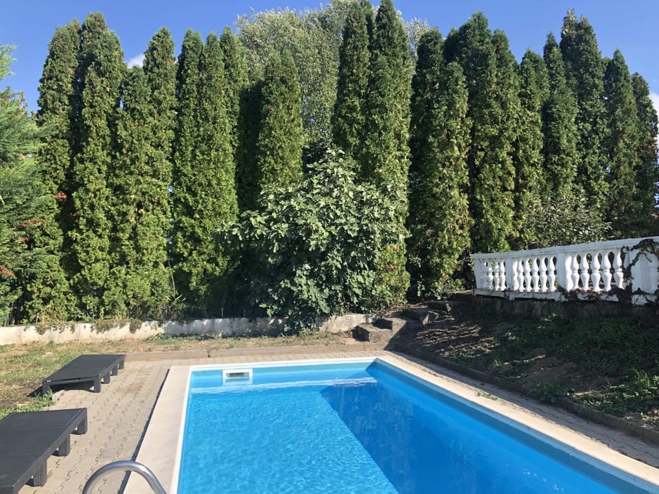 Property building, Facade/entrance, Garden, View (from property/room), Balcony/Terrace, Street view, Swimming pool