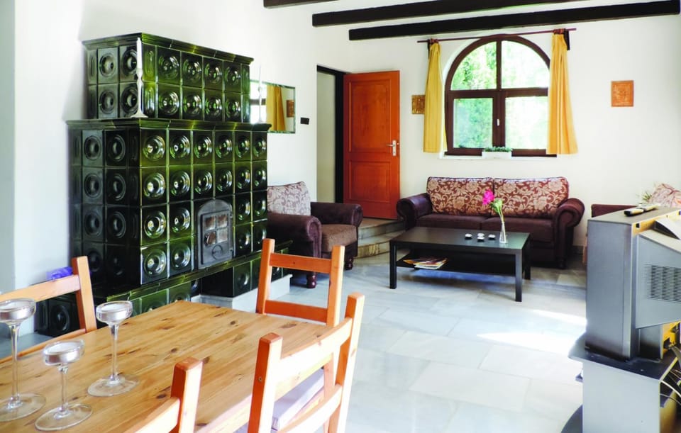 Communal lounge/ TV room, Living room, Seating area, Dining area