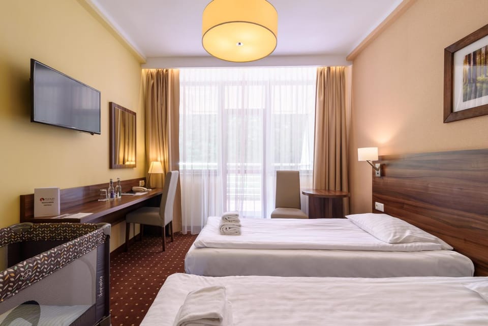 Bed, TV and multimedia, Bedroom, cot