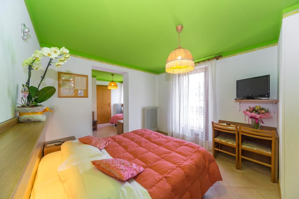 Spring, Bed, Winter, Summer, Balcony/Terrace, Other, Other, Bedroom, Autumn, On site, Mountain view, Mountain view, Seasons
