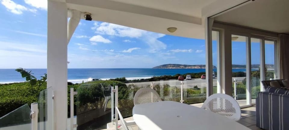 Beachy Head Hideaway 9 - Overlooks Rob 5 Beach Apartment in Plettenberg Bay