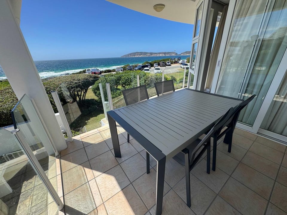Beachy Head Hideaway 9 - Overlooks Rob 5 Beach Apartment in Plettenberg Bay