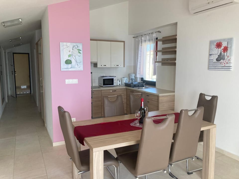 Dining area, Area and facilities