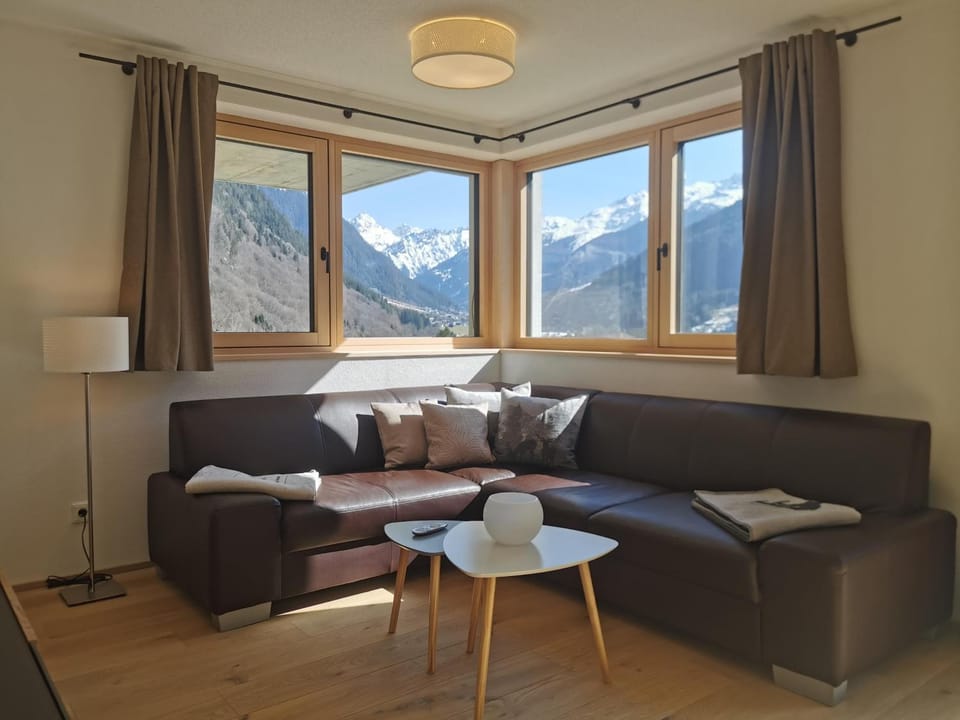 Living room, Mountain view
