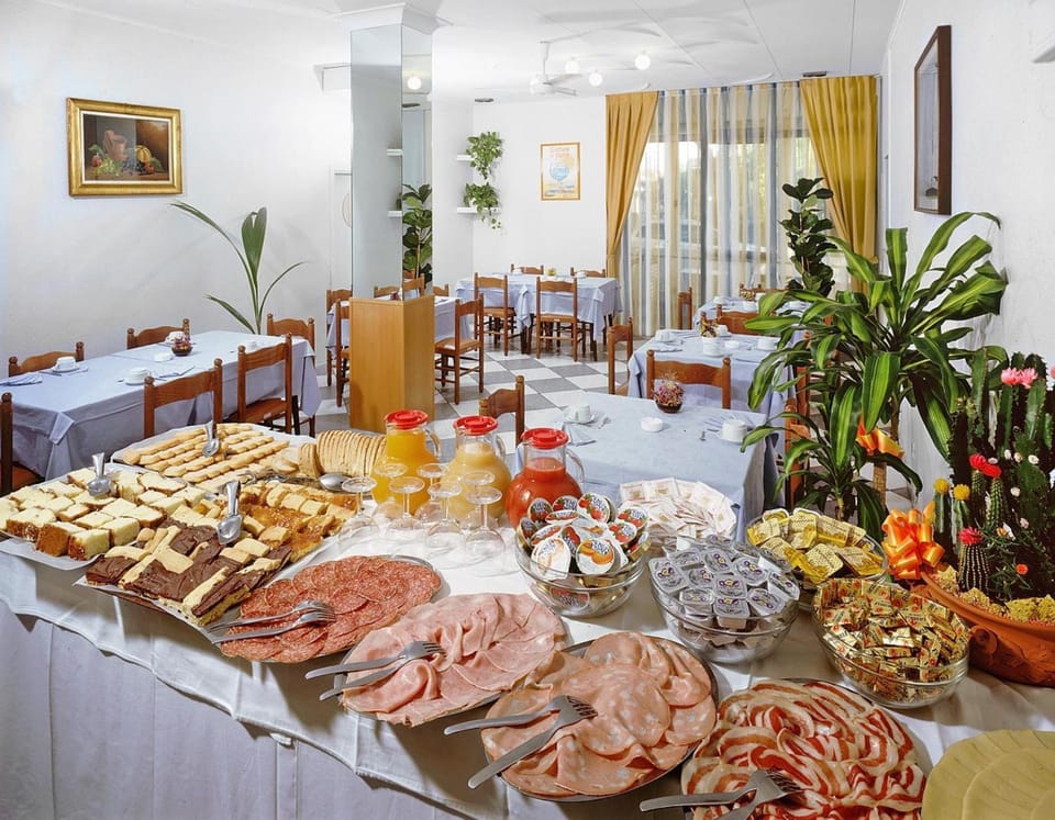 Restaurant/places to eat, Continental breakfast, Buffet breakfast, Italian breakfast
