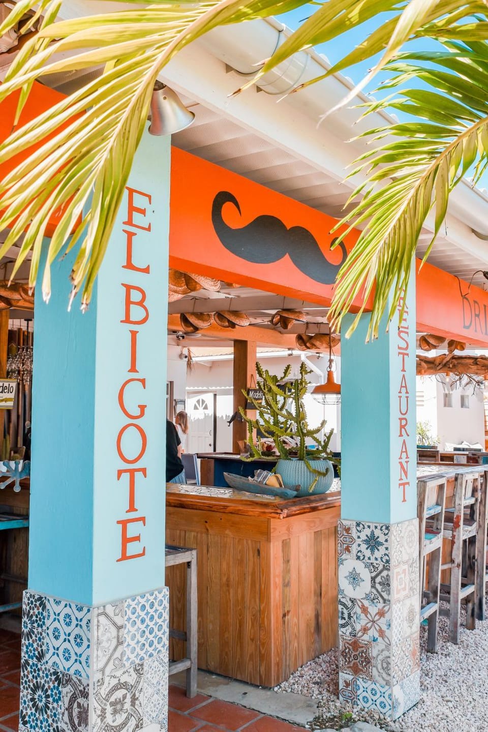 Restaurant/places to eat, Restaurant/places to eat, Lounge or bar