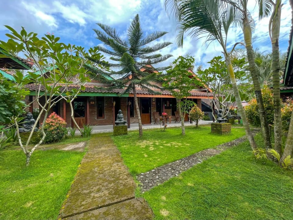 Ndalem Setumbu Vacation rental in Indonesia