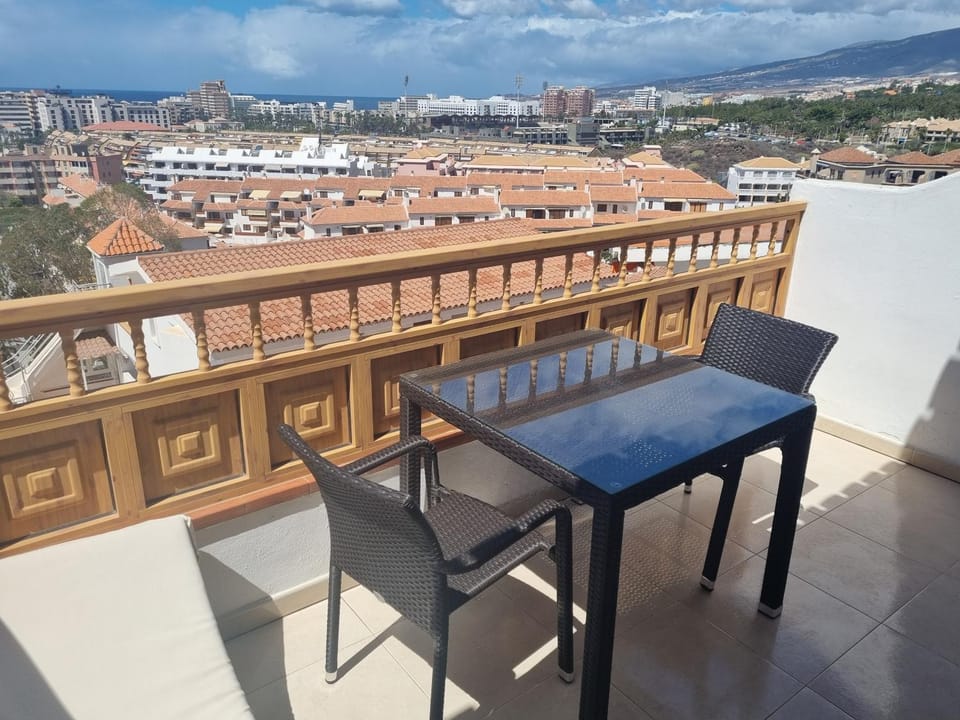 Balcony/Terrace, City view