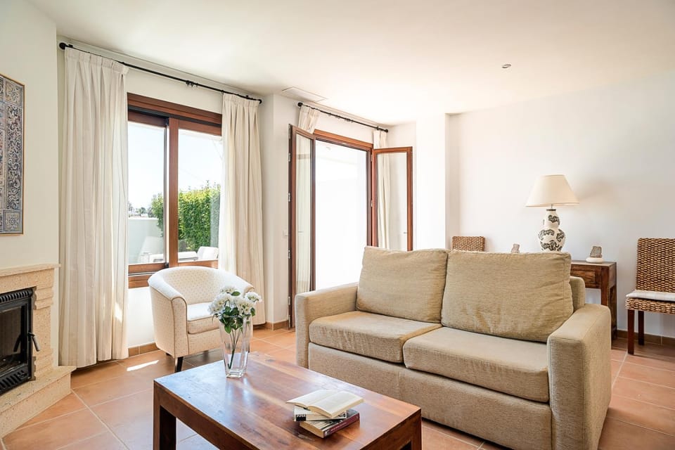 Living room, Garden view