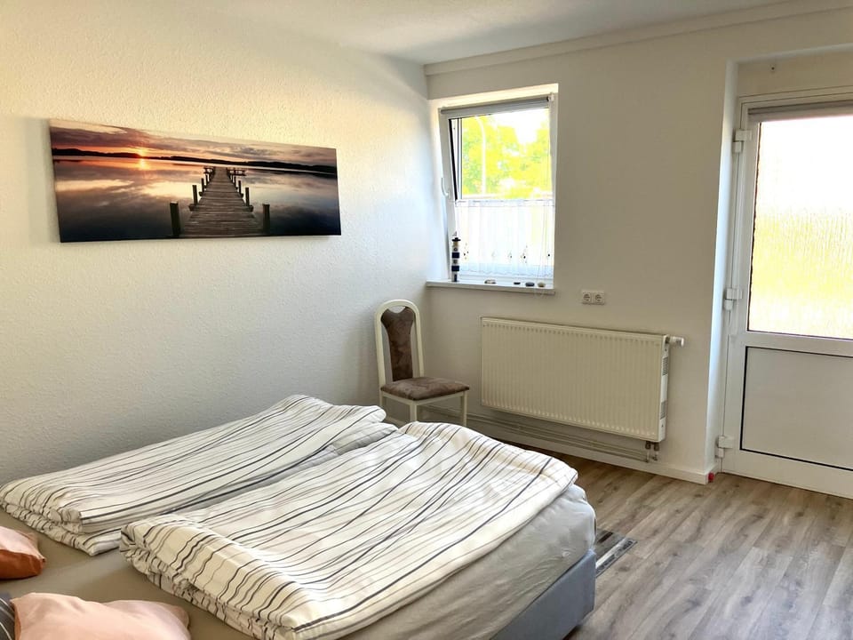 Bed, Photo of the whole room, Bedroom, internet