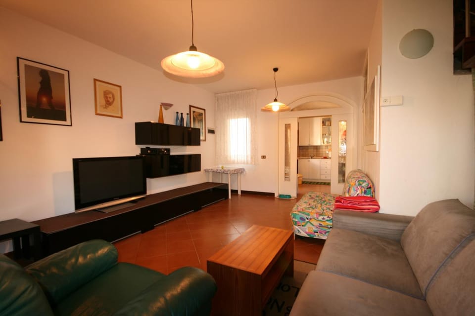 Communal lounge/ TV room, TV and multimedia, Living room