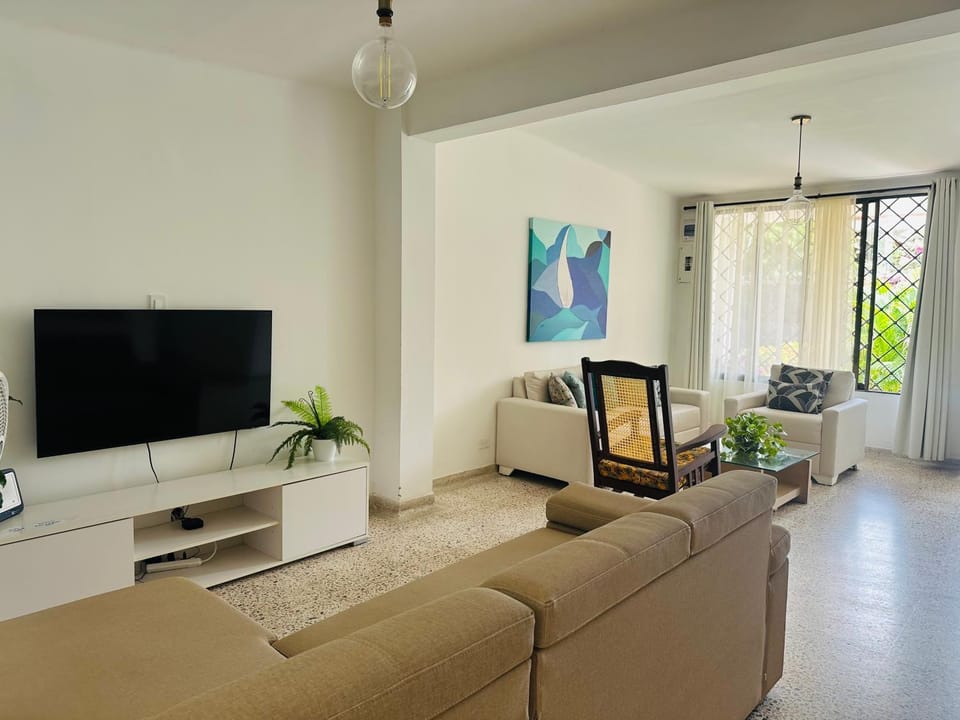 Hermosa casa ideal para grupos y familias con patio amplio cerca al Malecón House in Barranquilla