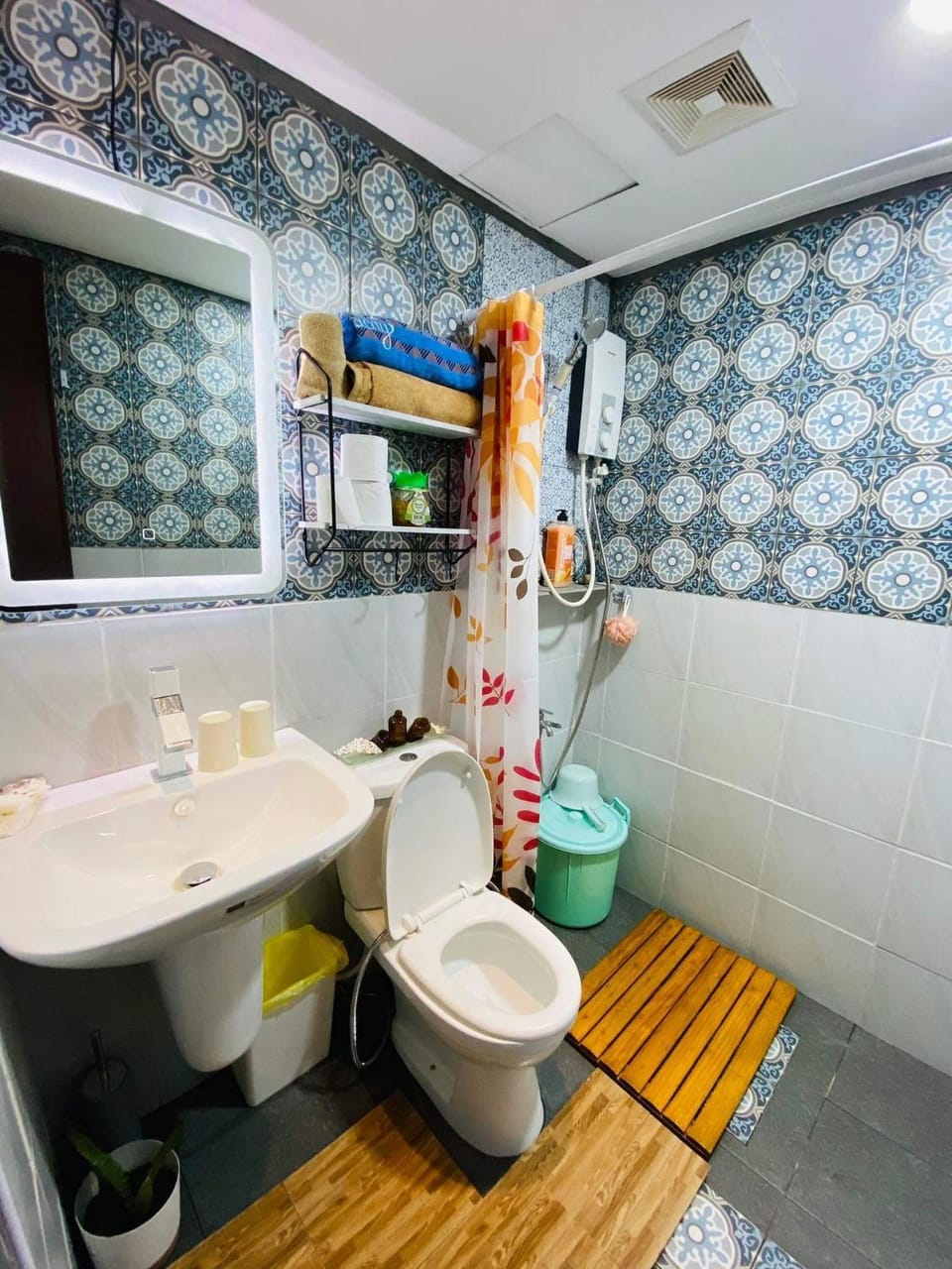 Spacious Condo w/ pool, FREE HIGHSPEED wifi and near Mactan Airport Apartment in Lapu-Lapu City