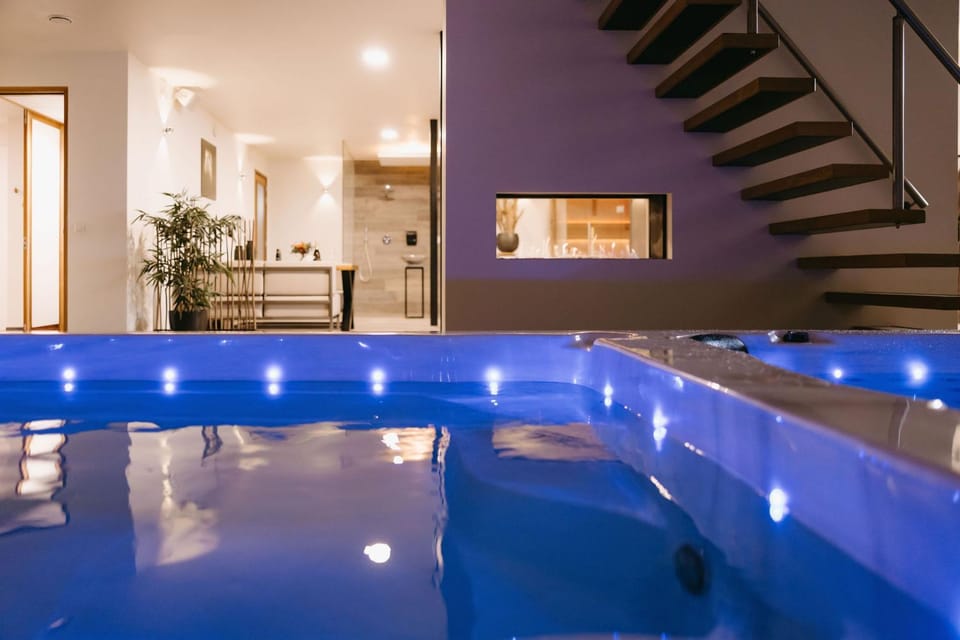 Hot Tub, Swimming pool