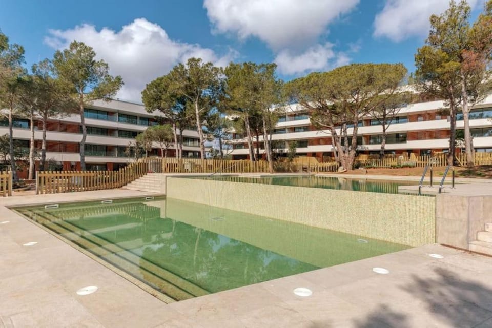Property building, Swimming pool, Swimming pool