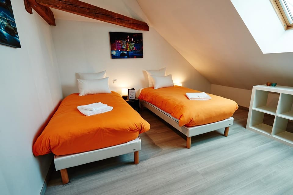 Photo of the whole room, Bedroom