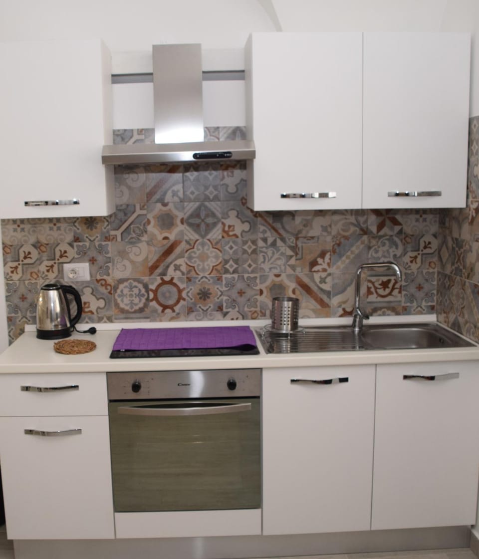 Kitchen or kitchenette, Breakfast