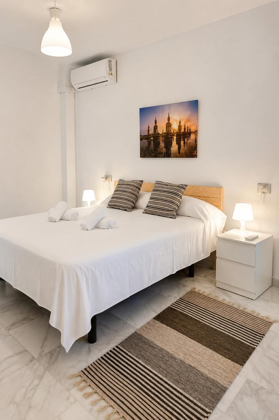 Bed, Photo of the whole room, Bedroom, air conditioner