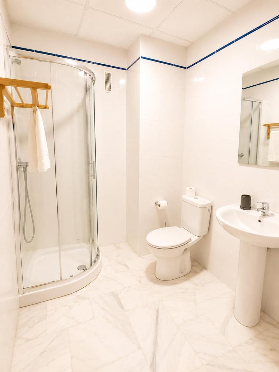 Shower, Toilet, Bathroom, bidet, towels