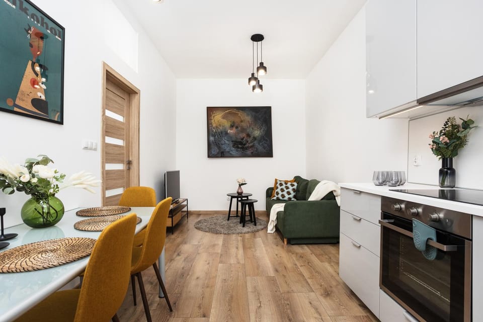 Kitchen or kitchenette, Living room, Seating area, Dining area, pet friendly, stove