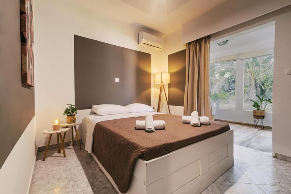 Bed, Photo of the whole room, Bedroom, towels, air conditioner