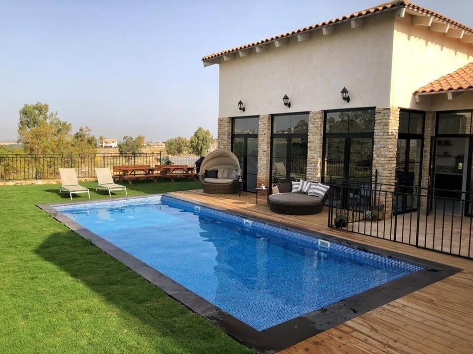 וילה לבנדר בריכה מחוממת 4 חדרי שינה Villa in North District