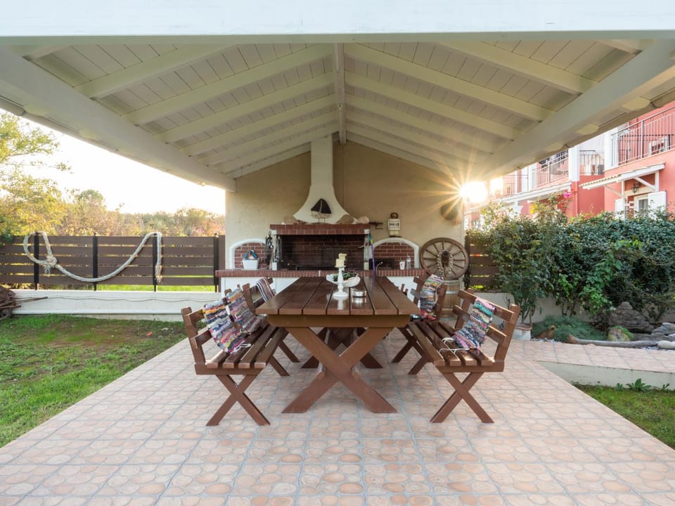 BBQ facilities, Dining area, Garden view