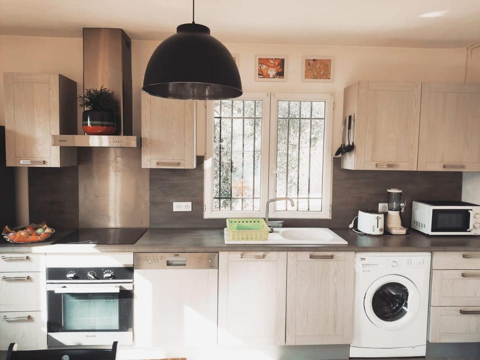 Bas de villa. Côte d'Azur, à 20 kms de Nice House in Provence-Alpes-Côte d'Azur