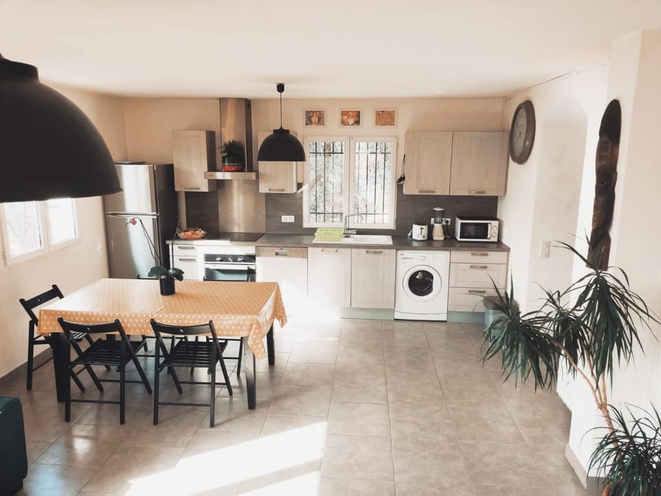 Bas de villa. Côte d'Azur, à 20 kms de Nice House in Provence-Alpes-Côte d'Azur
